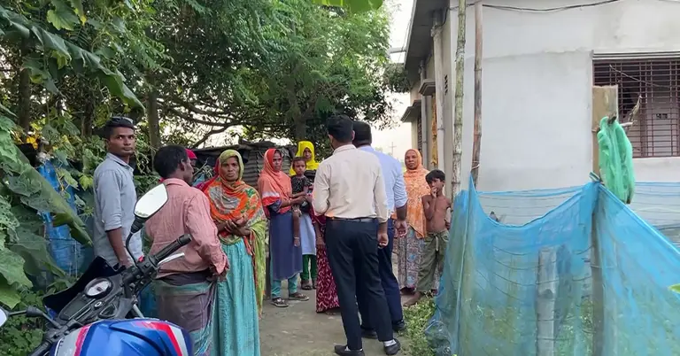 ফ্যামিলি কার্ডের নামে প্রতারণার ভুক্তভোগী কয়েকজন